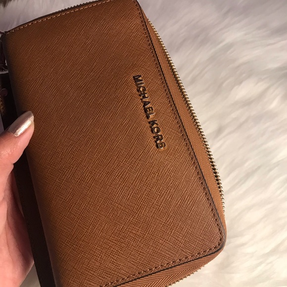 Authentic Michael Kors wallet - Picture 2 of 11